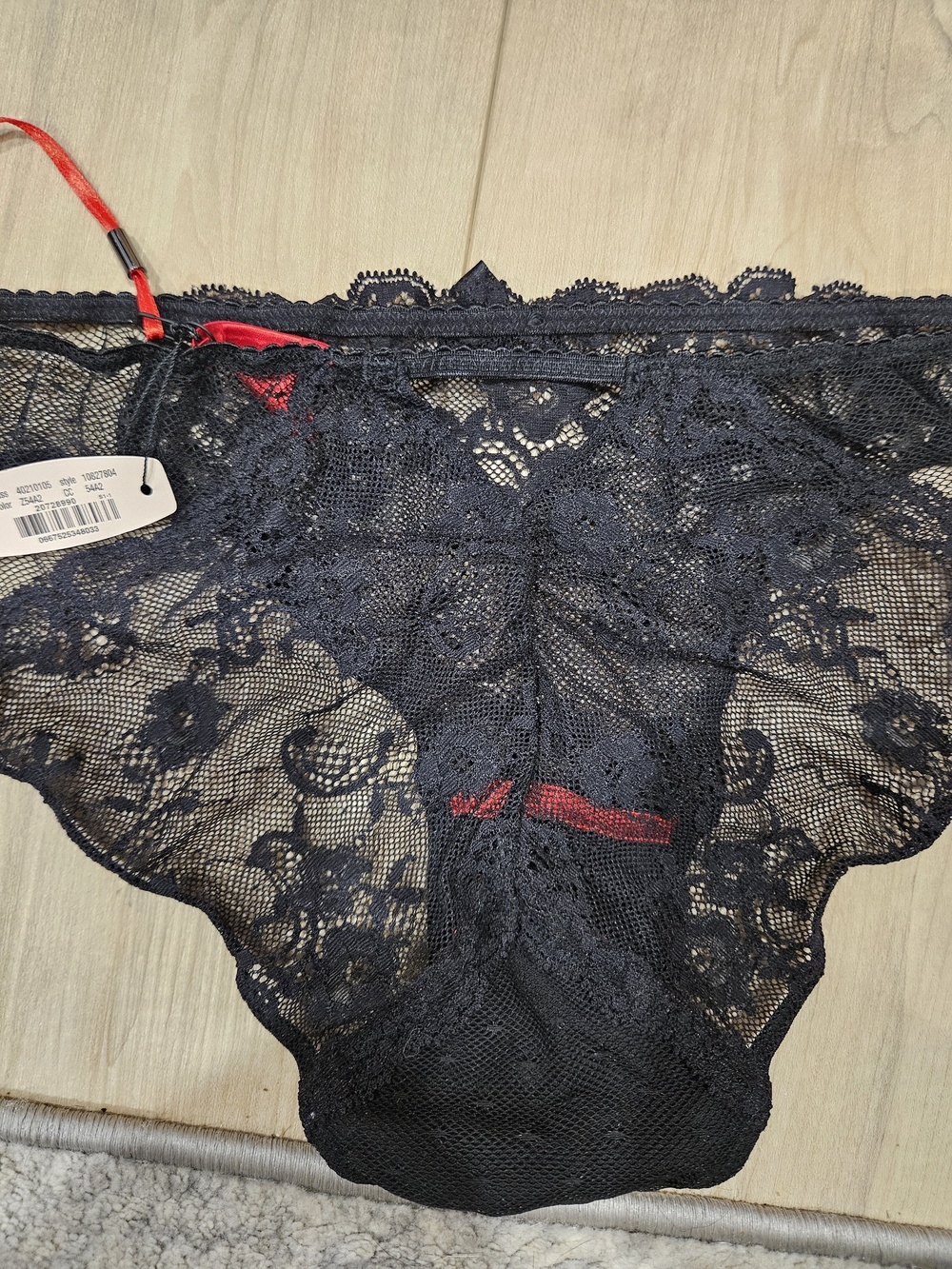 Victoria's Secret Black Lace Underwire Bra & Bikini Set - Picture 3 of 8
